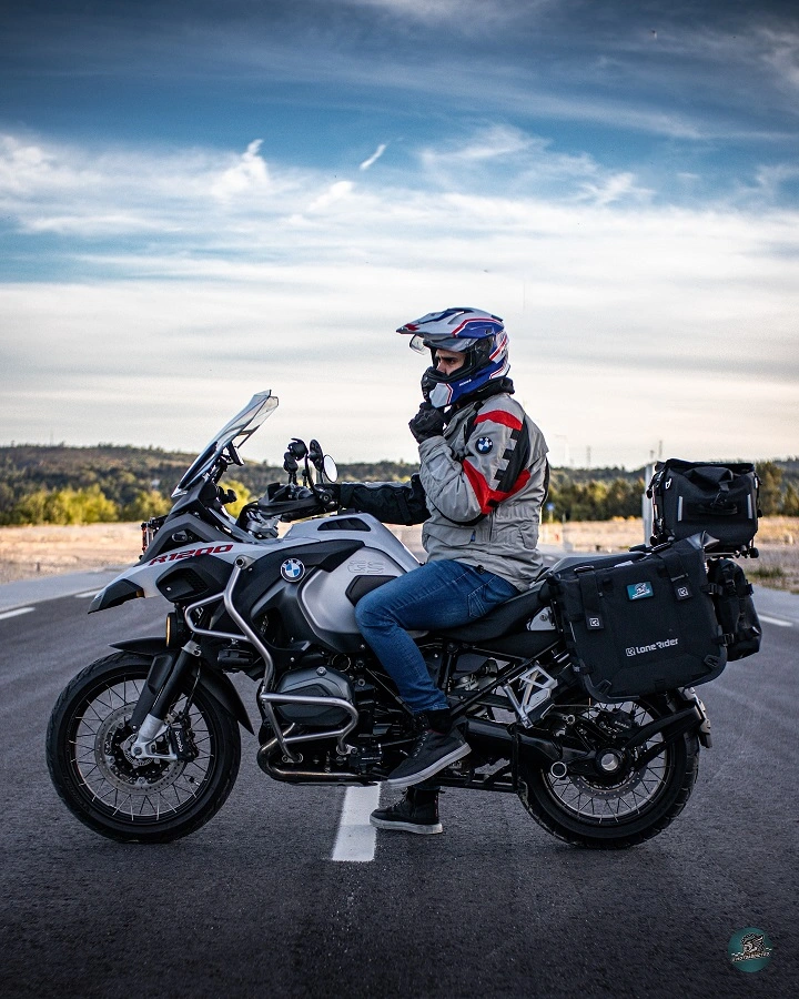 CMS GTRS testado em estrada por riders europeus